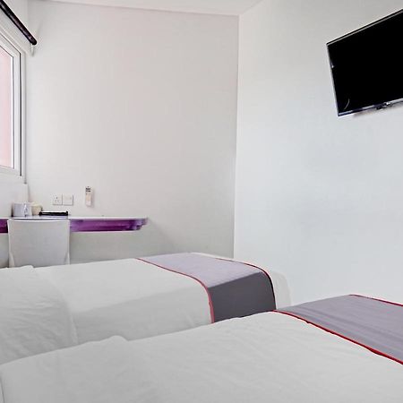 Townhouse Oak Jp Hotel Jakarta Buitenkant foto