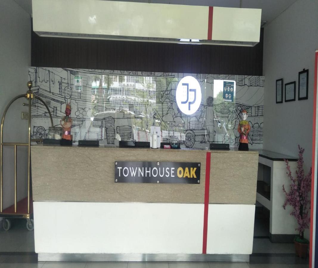 Townhouse Oak Jp Hotel Jakarta Buitenkant foto