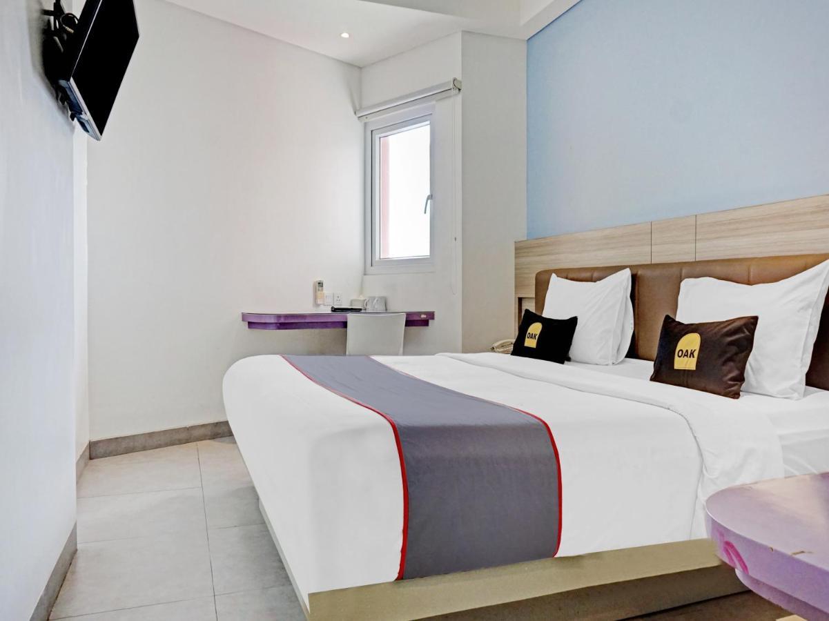 Townhouse Oak Jp Hotel Jakarta Buitenkant foto