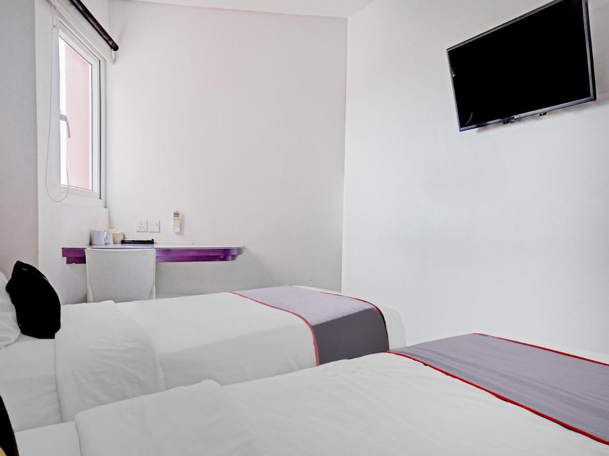 Townhouse Oak Jp Hotel Jakarta Buitenkant foto
