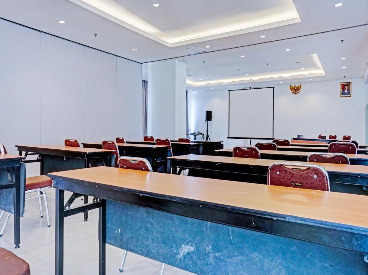Townhouse Oak Jp Hotel Jakarta Buitenkant foto
