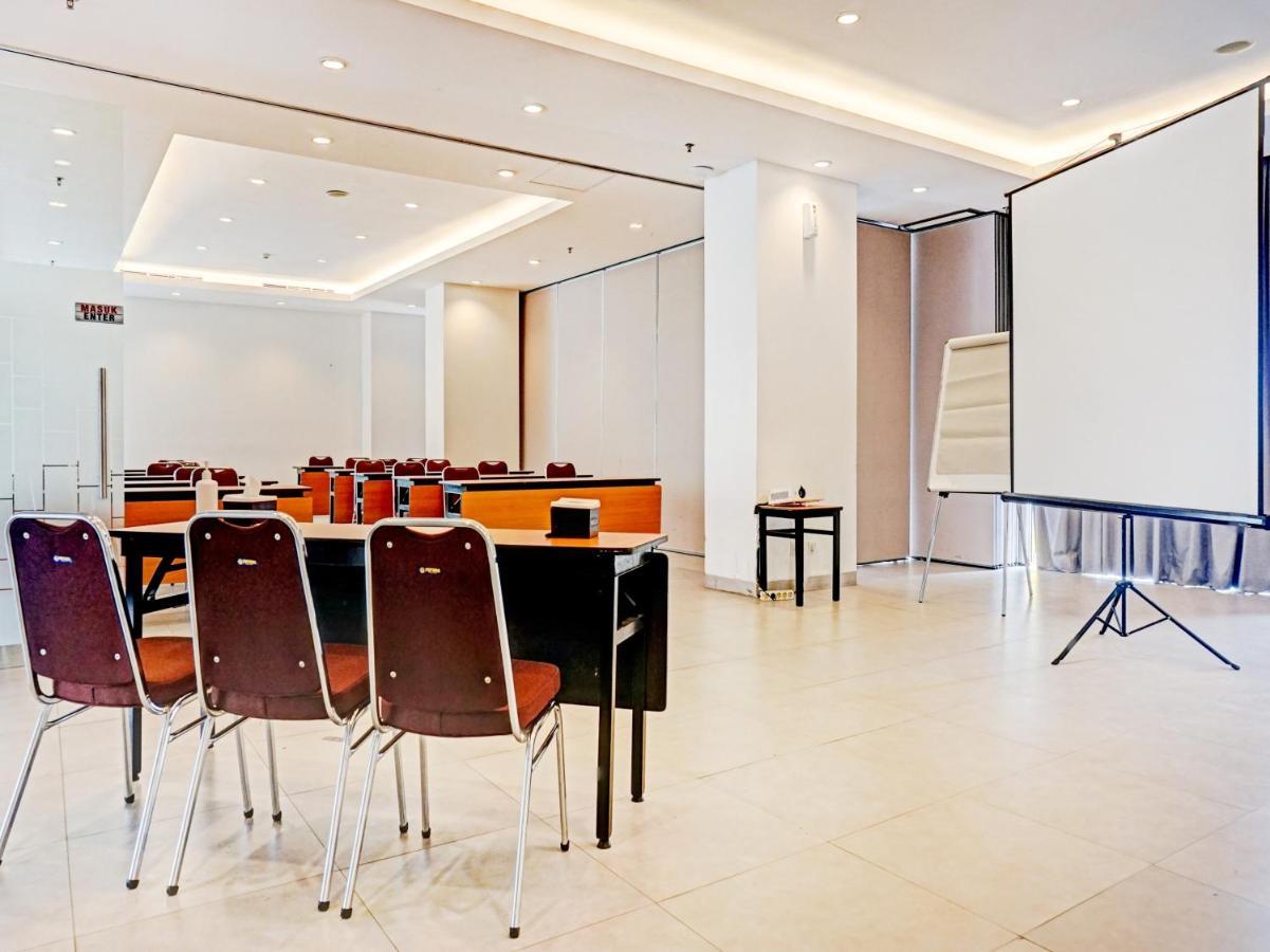 Townhouse Oak Jp Hotel Jakarta Buitenkant foto