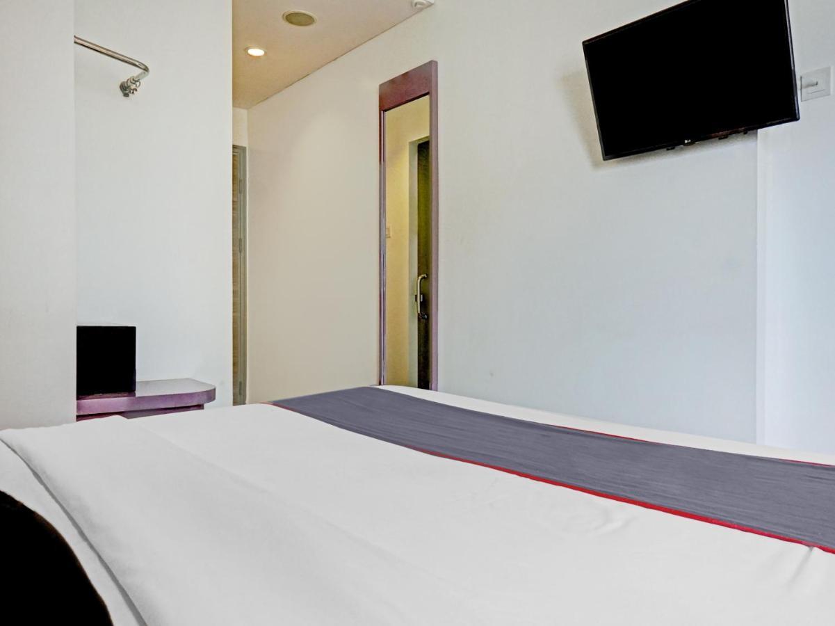 Townhouse Oak Jp Hotel Jakarta Buitenkant foto