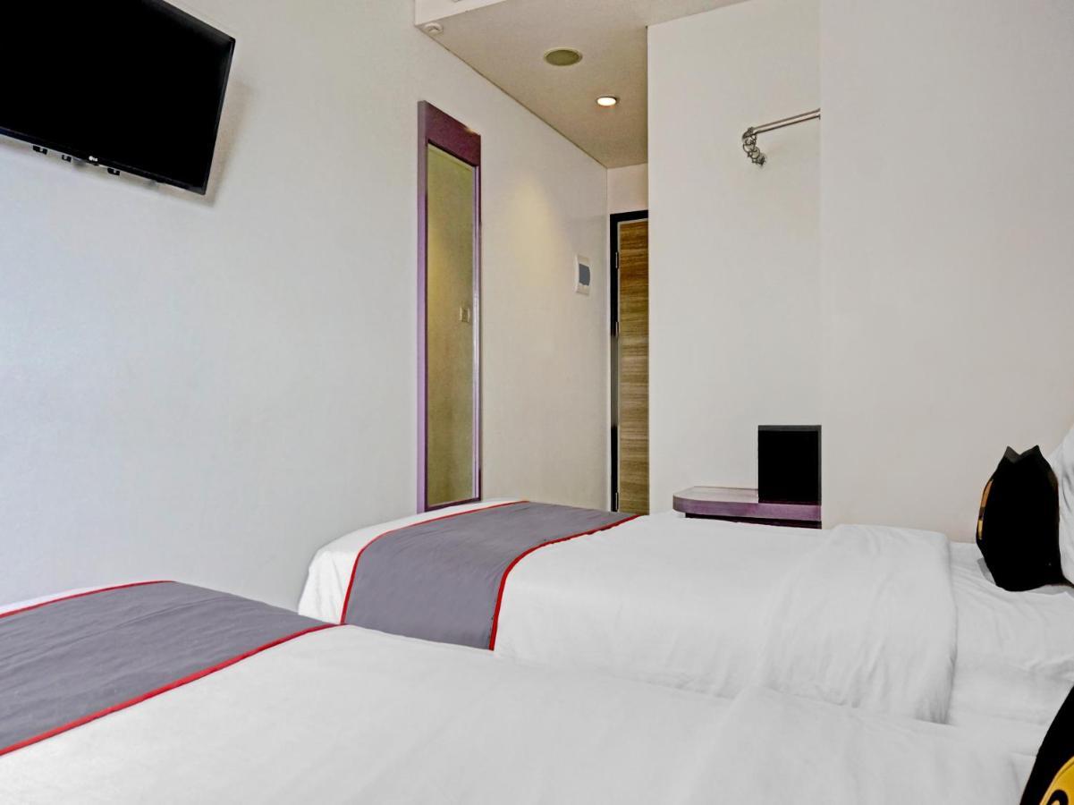 Townhouse Oak Jp Hotel Jakarta Buitenkant foto