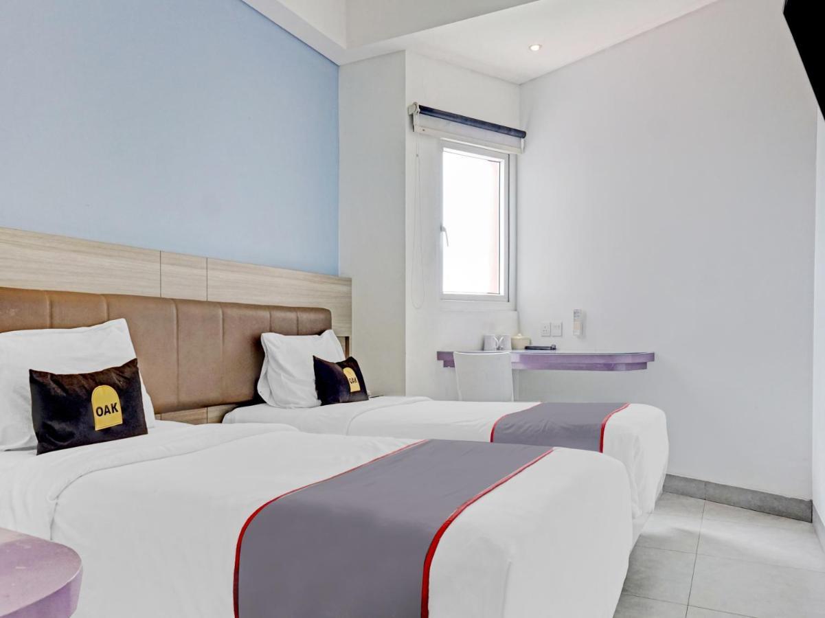 Townhouse Oak Jp Hotel Jakarta Buitenkant foto