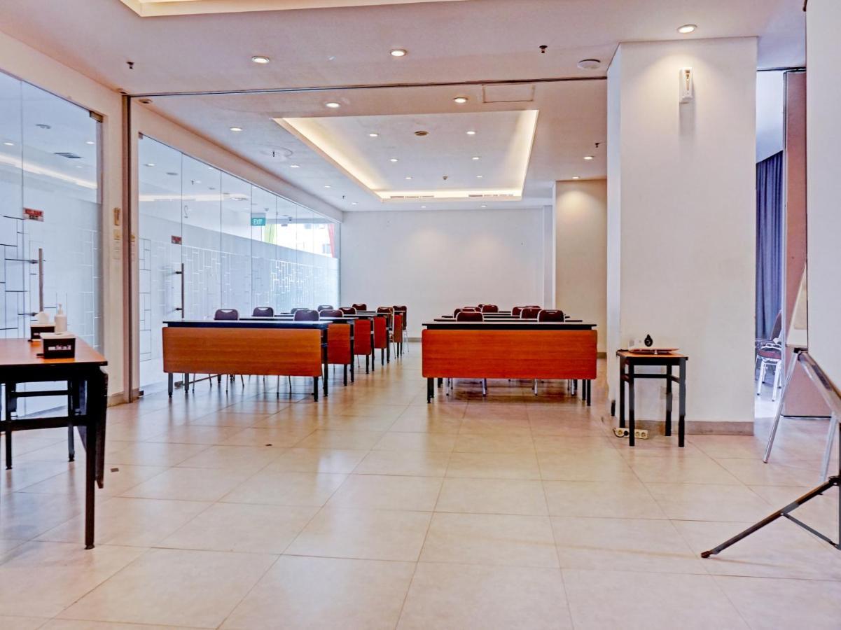 Townhouse Oak Jp Hotel Jakarta Buitenkant foto