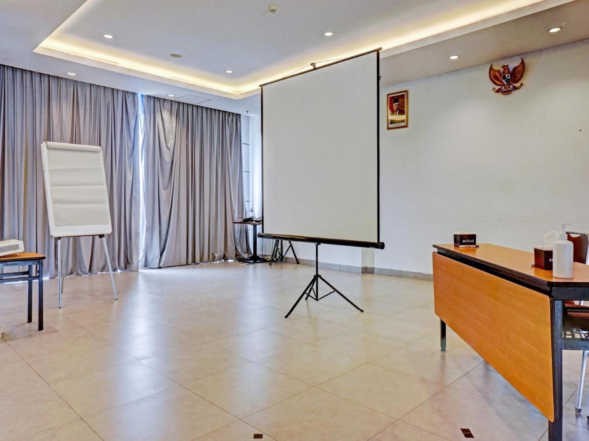 Townhouse Oak Jp Hotel Jakarta Buitenkant foto